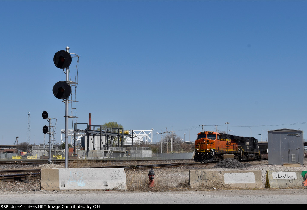 BNSF 7479/NS 4465